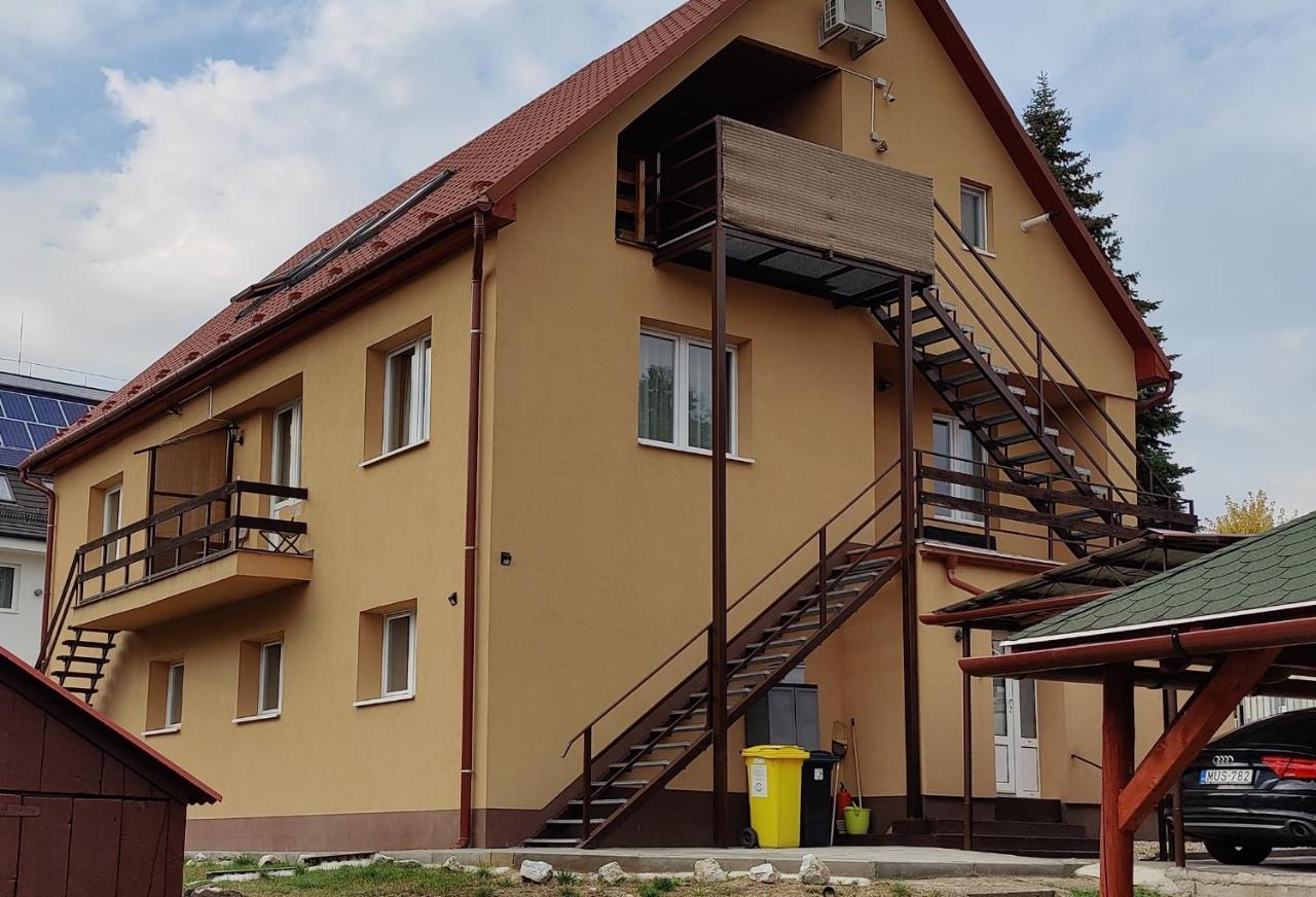 Katalin Apartmanhaz ミシュコルツ エクステリア 写真